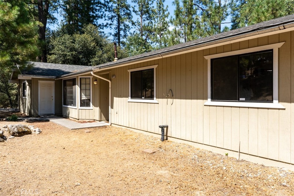 38475 Sierra Lakes Dr